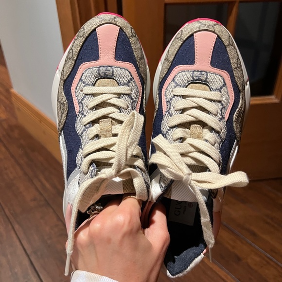 AUTHENTIC GUCCI SNEAKERS - Picture 7 of 8